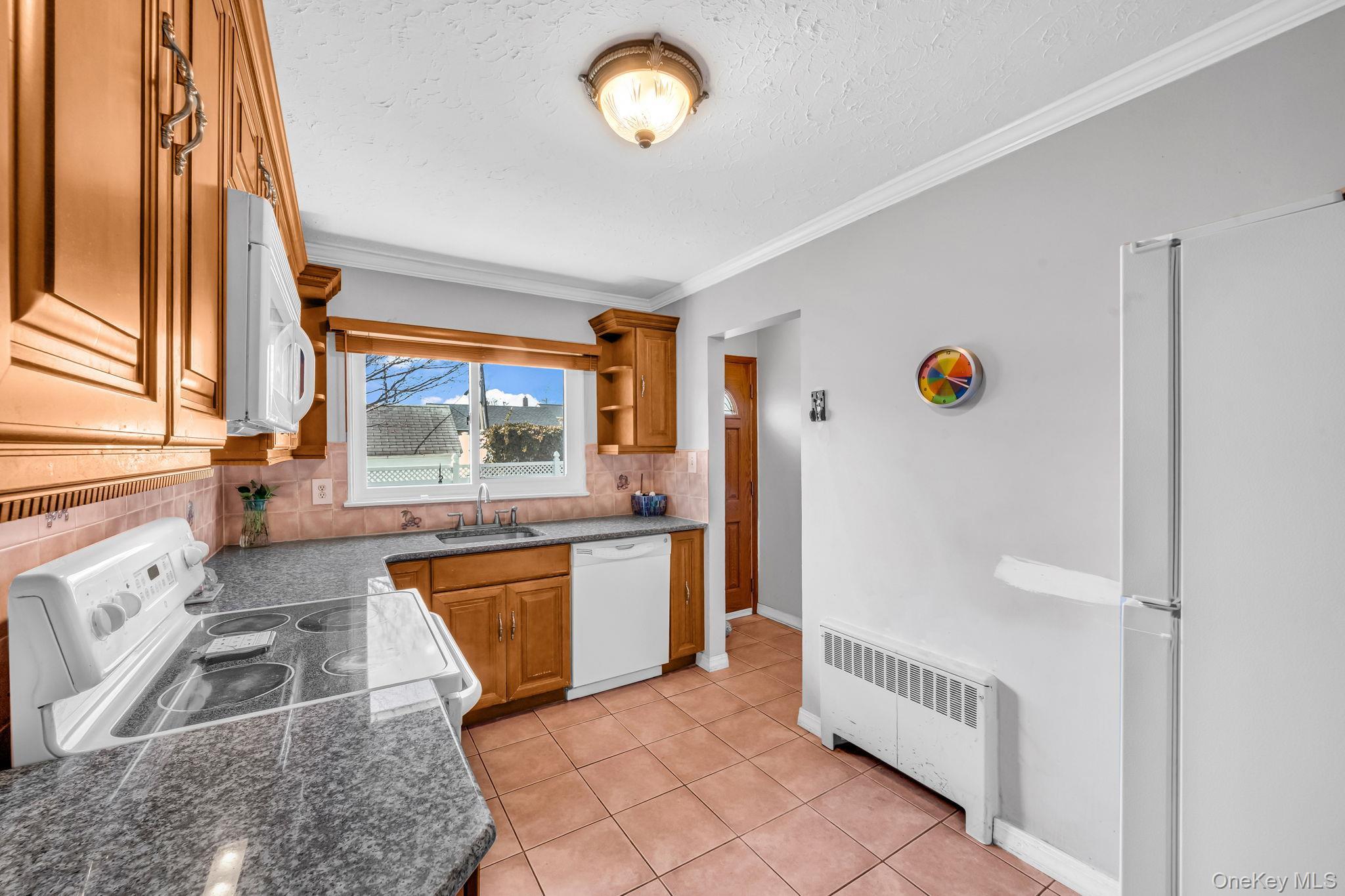 Single Family Astor  Nassau County, NY 11003, MLS-975351-6