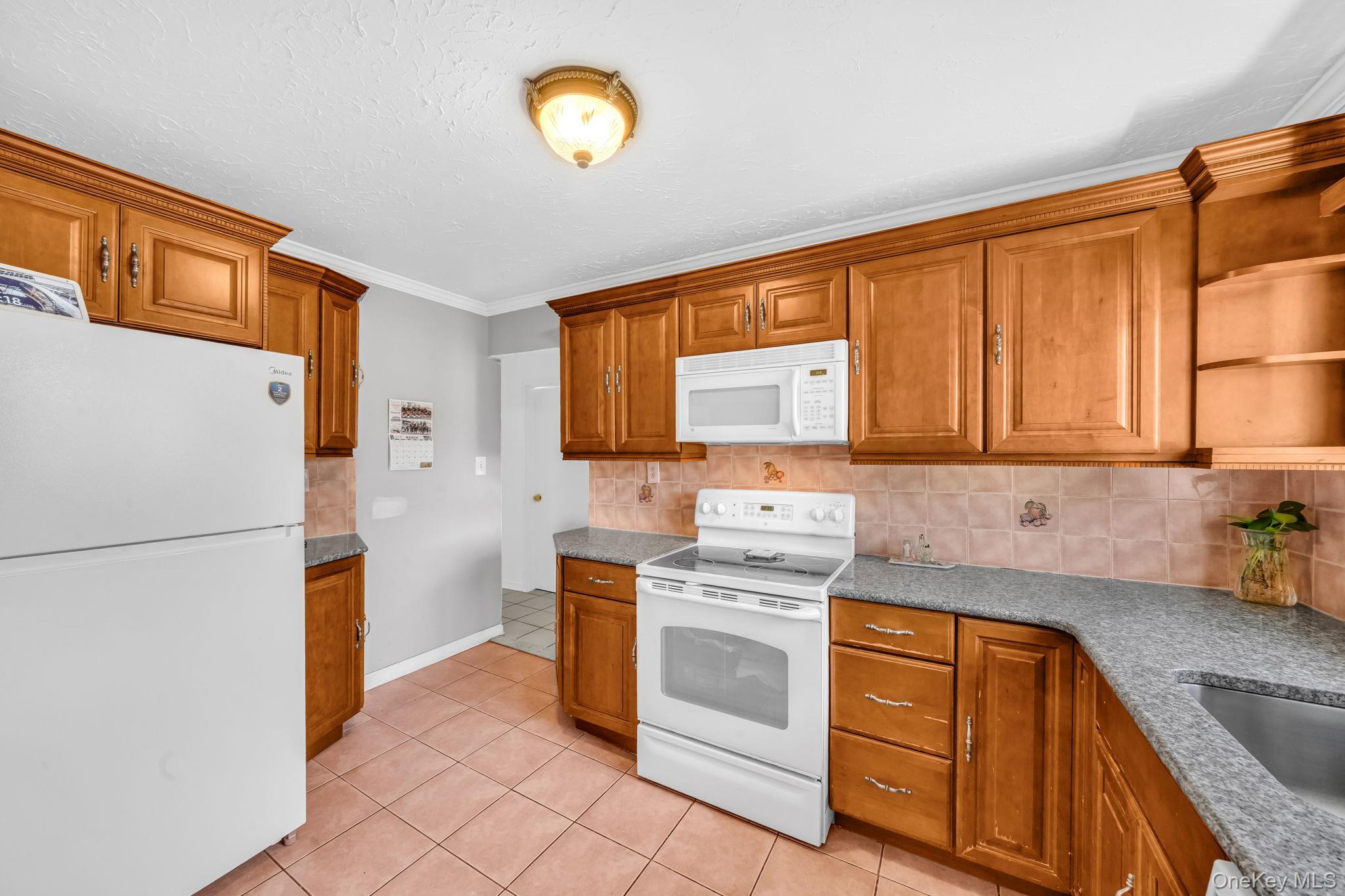 Single Family Astor  Nassau County, NY 11003, MLS-975351-7