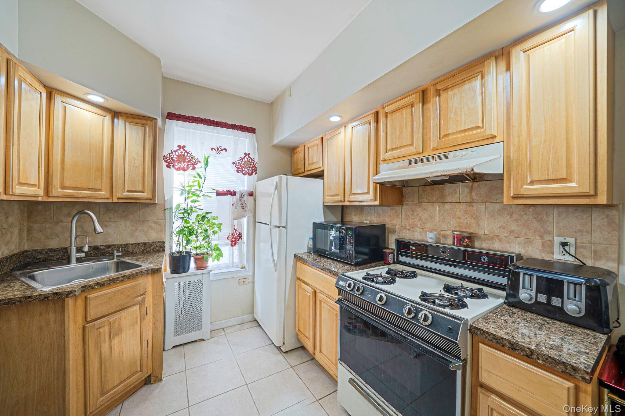 Single Family 57th  Brooklyn, NY 11203, MLS-975388-22