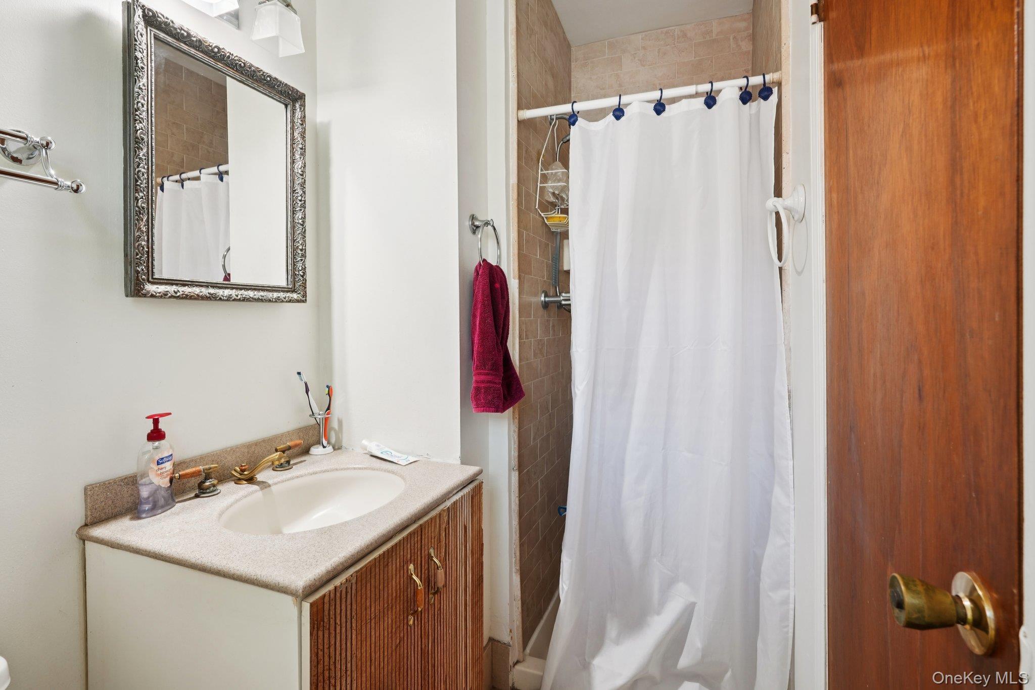 Single Family Delafield  Bronx, NY 10471, MLS-975390-37