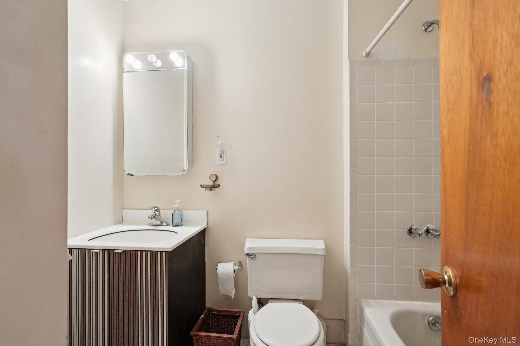 Single Family Delafield  Bronx, NY 10471, MLS-975390-40