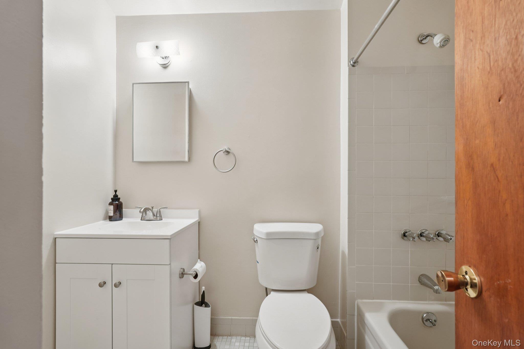 Single Family Delafield  Bronx, NY 10471, MLS-975390-44