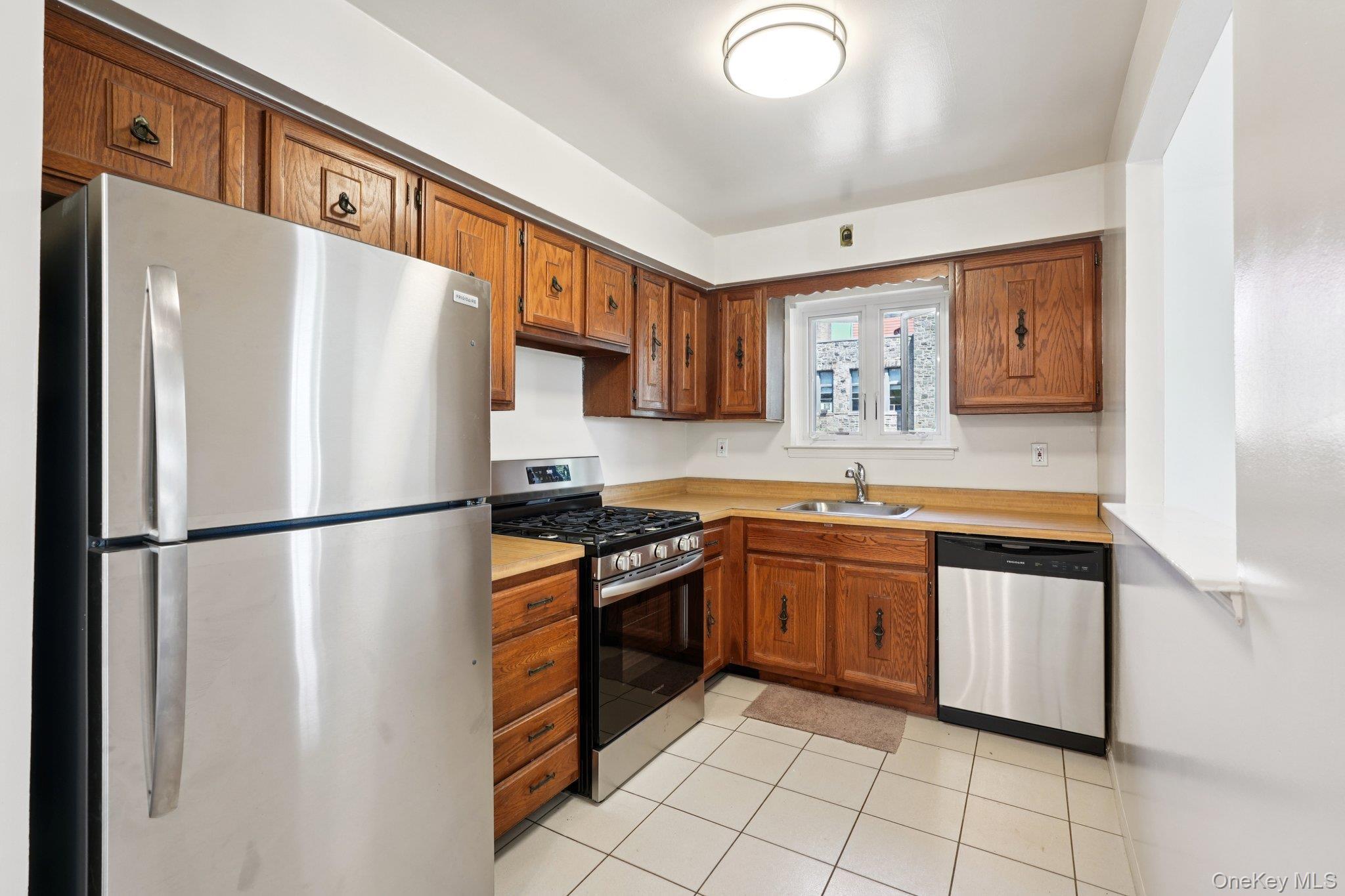 Single Family Delafield  Bronx, NY 10471, MLS-975390-7