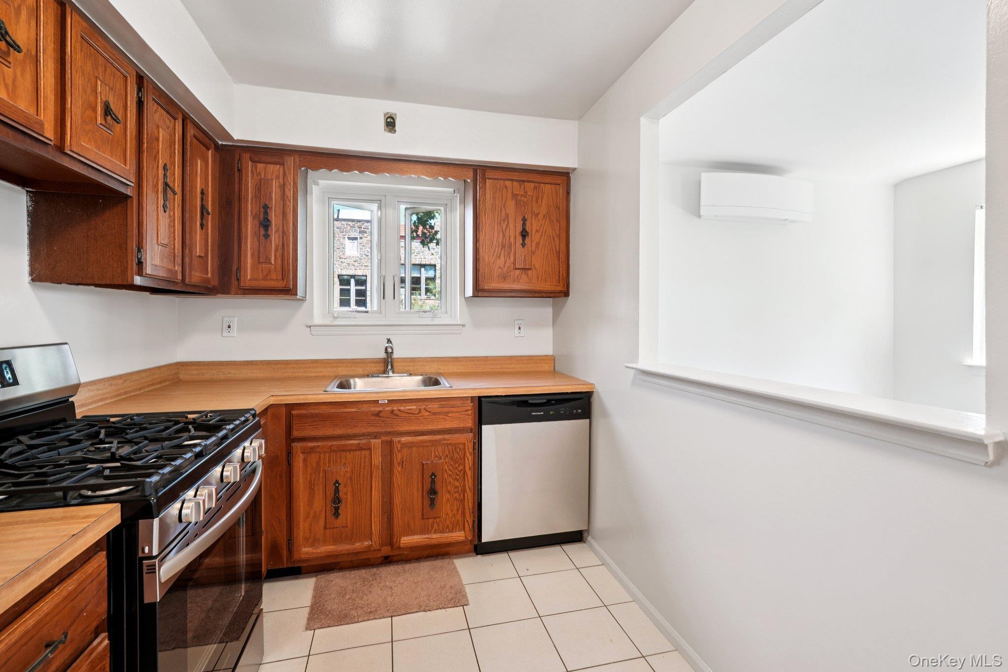 Single Family Delafield  Bronx, NY 10471, MLS-975390-8