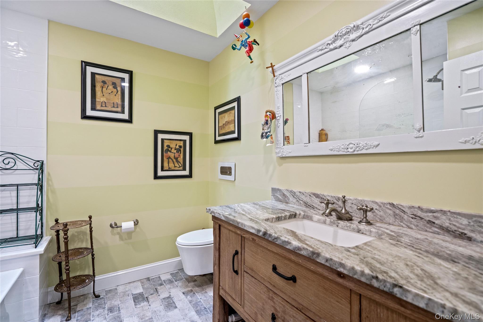 Condo Maple  Nassau County, NY 11753, MLS-975423-27