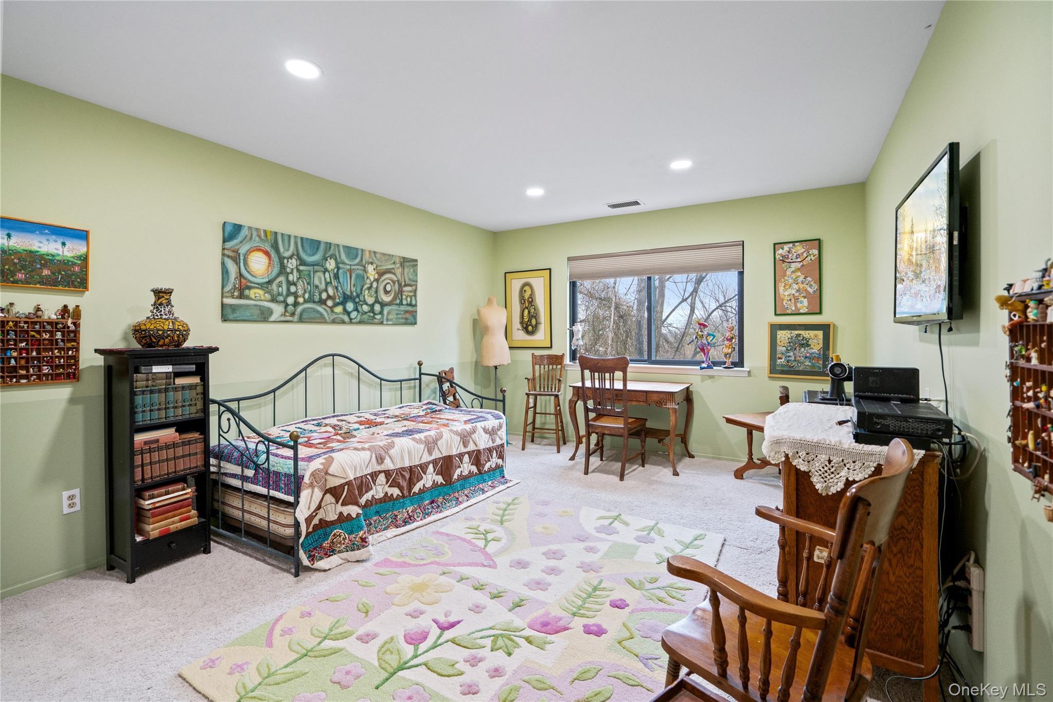 Condo Maple  Nassau County, NY 11753, MLS-975423-28