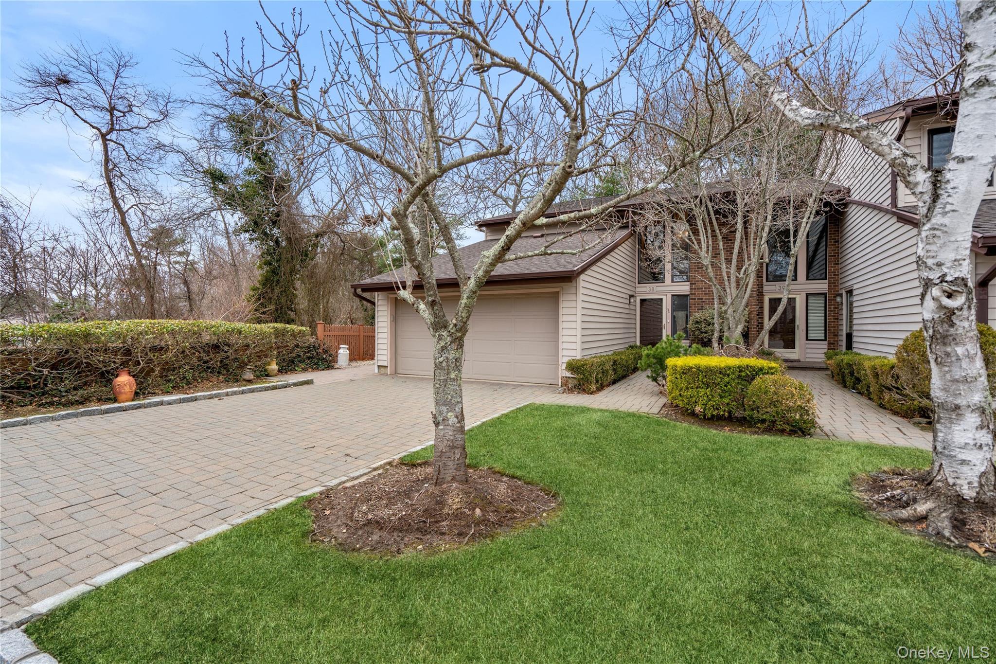 Condo Maple  Nassau County, NY 11753, MLS-975423-33