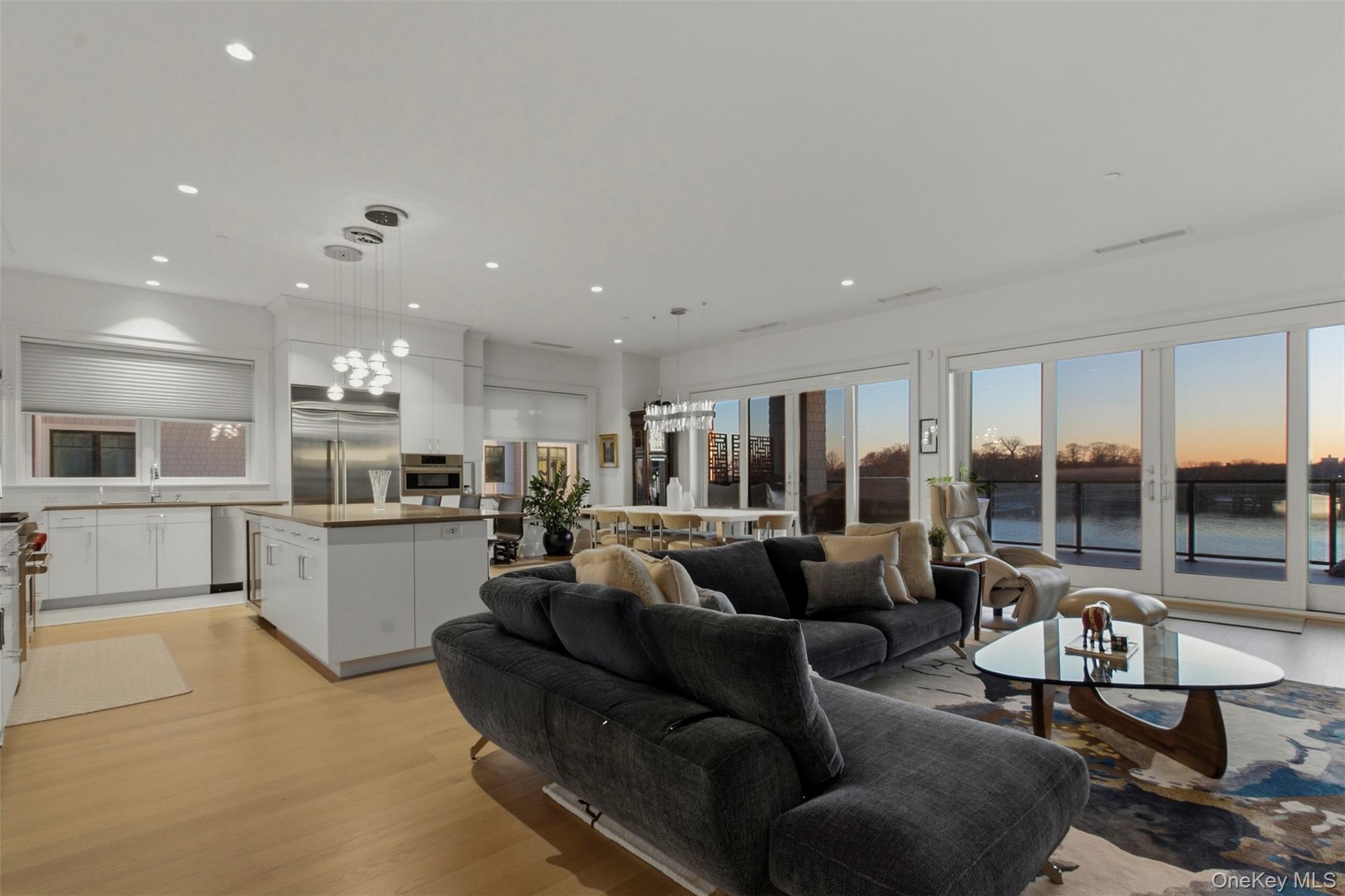 Condo Davenport  Westchester County, NY 10805, MLS-975427-10