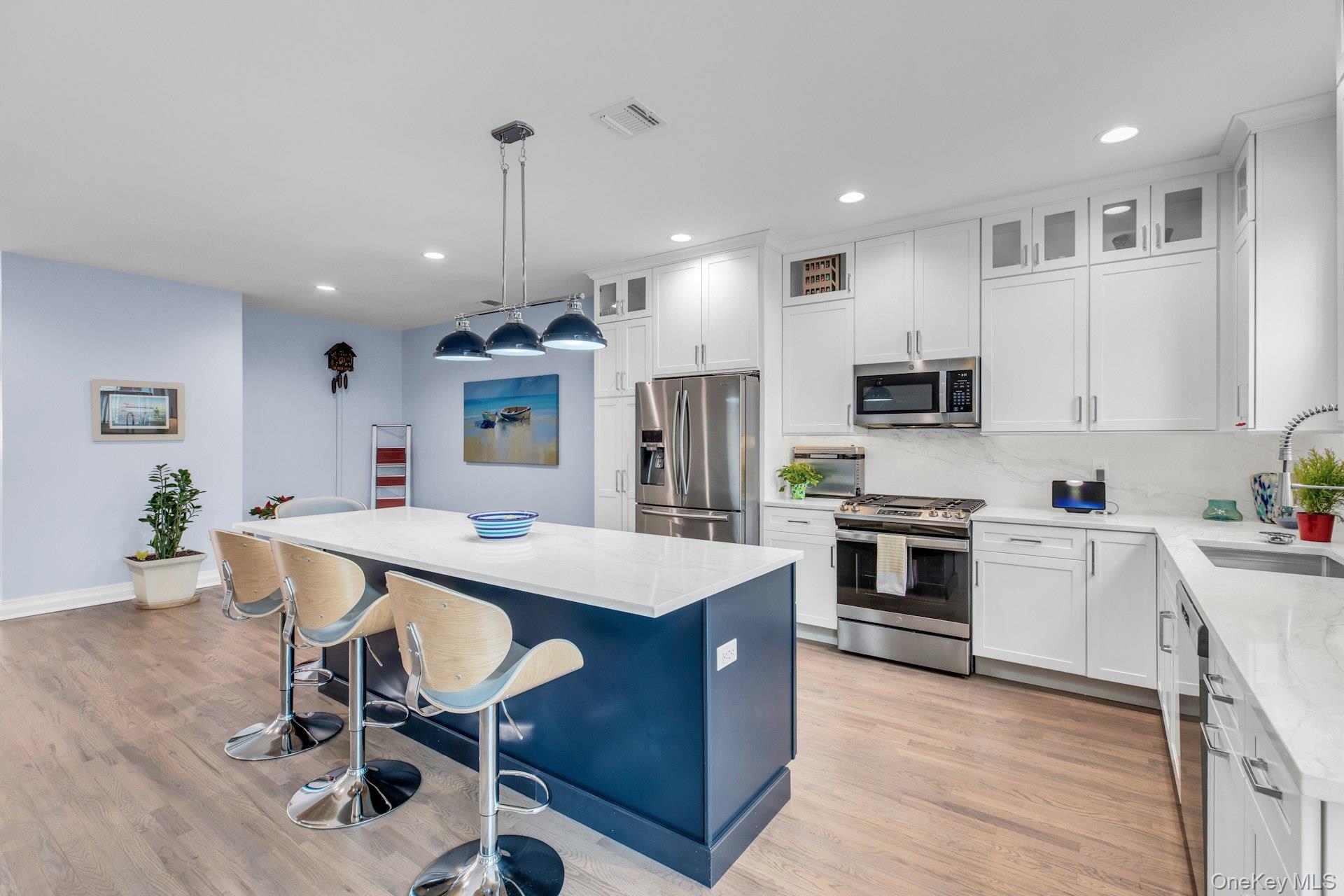 Condo Jackie Suffolk County, NY 11772, MLS-975429-11