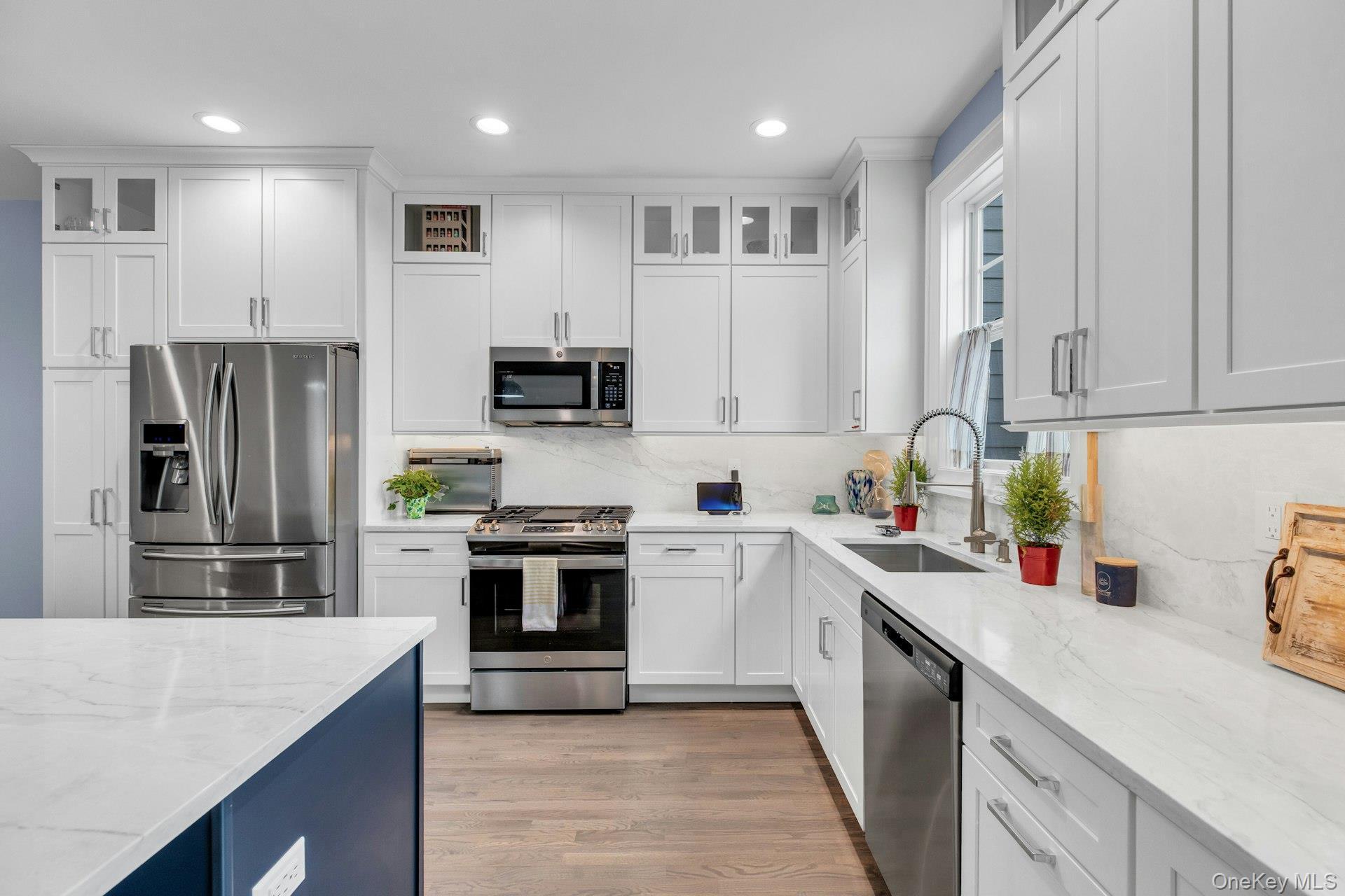 Condo Jackie Suffolk County, NY 11772, MLS-975429-14