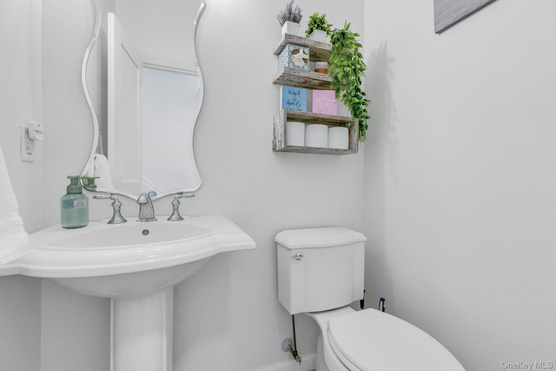 Condo Jackie Suffolk County, NY 11772, MLS-975429-17