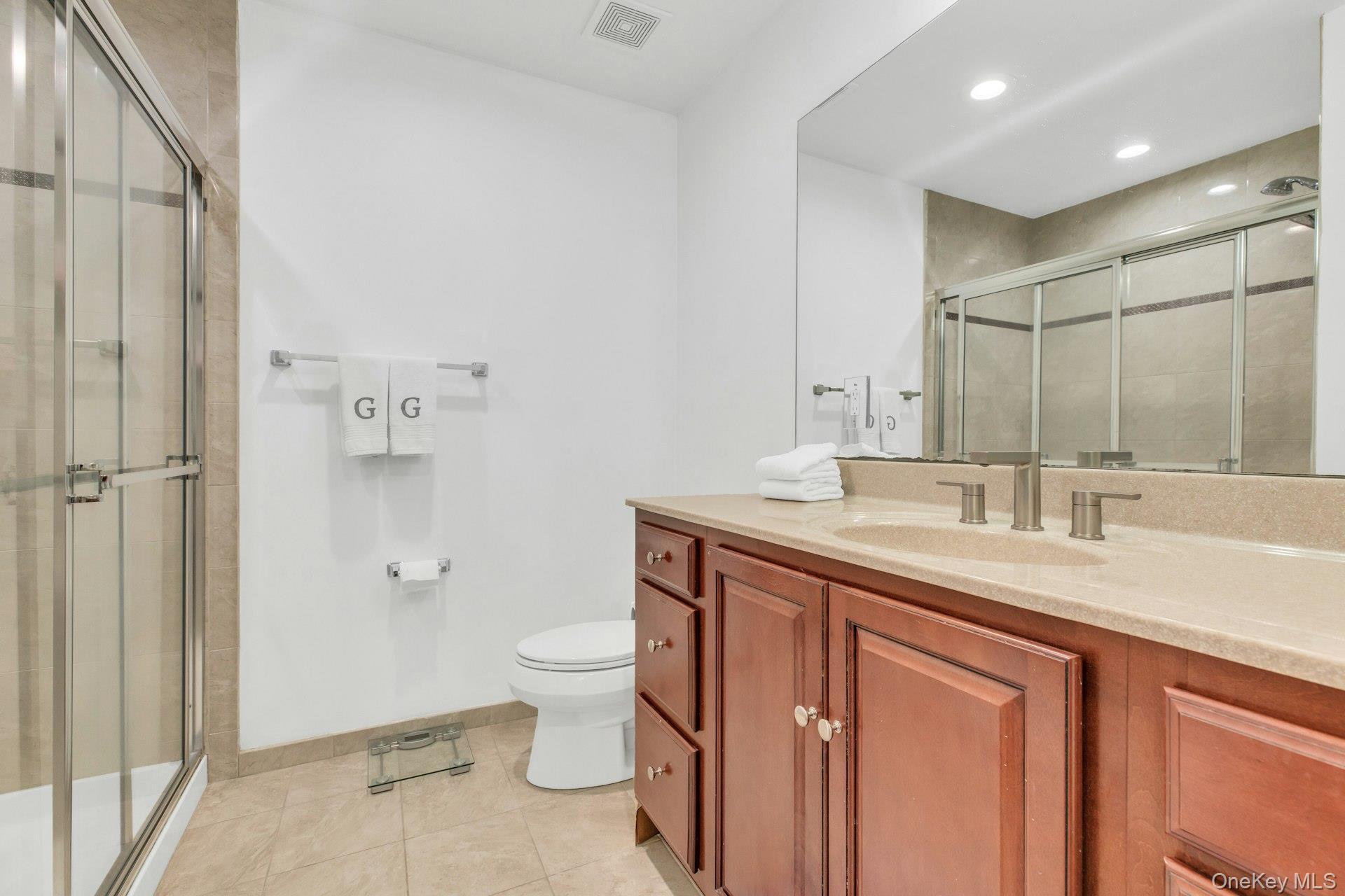 Condo Jackie Suffolk County, NY 11772, MLS-975429-23