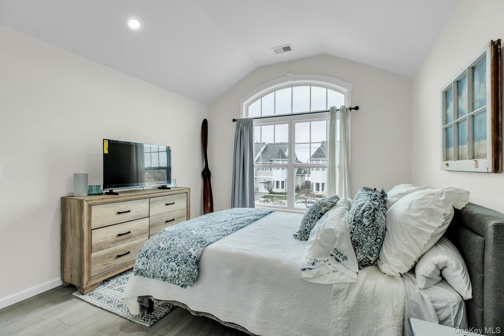 Condo Jackie Suffolk County, NY 11772, MLS-975429-27