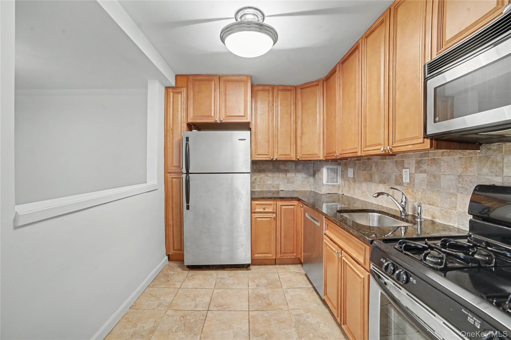 Coop Westview  Westchester County, NY 10707, MLS-975448-23