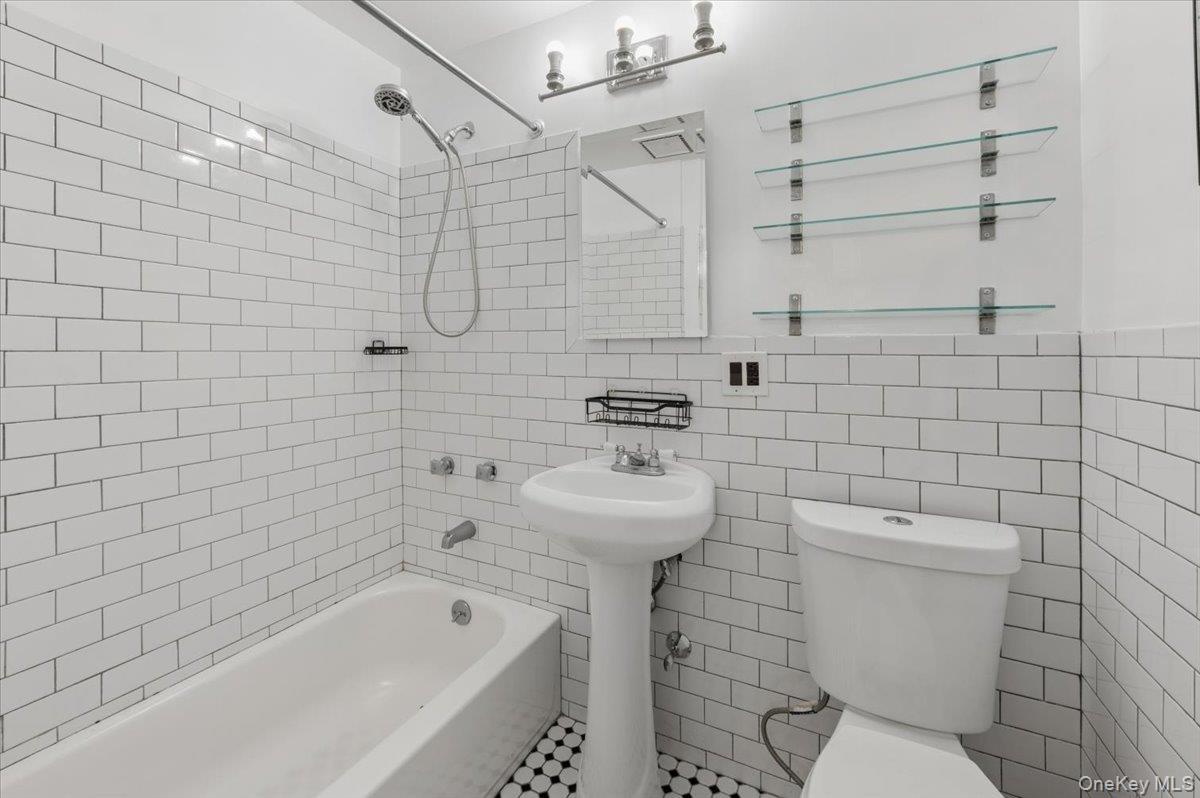 Coop Blackstone  Bronx, NY 10471, MLS-975450-6