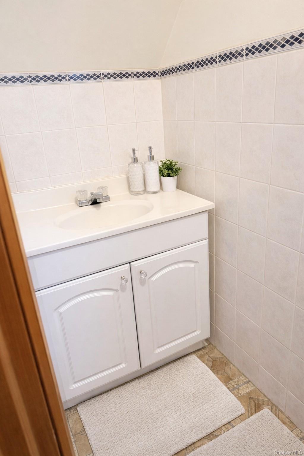 Single Family Vanderveer  Queens, NY 11428, MLS-975483-10