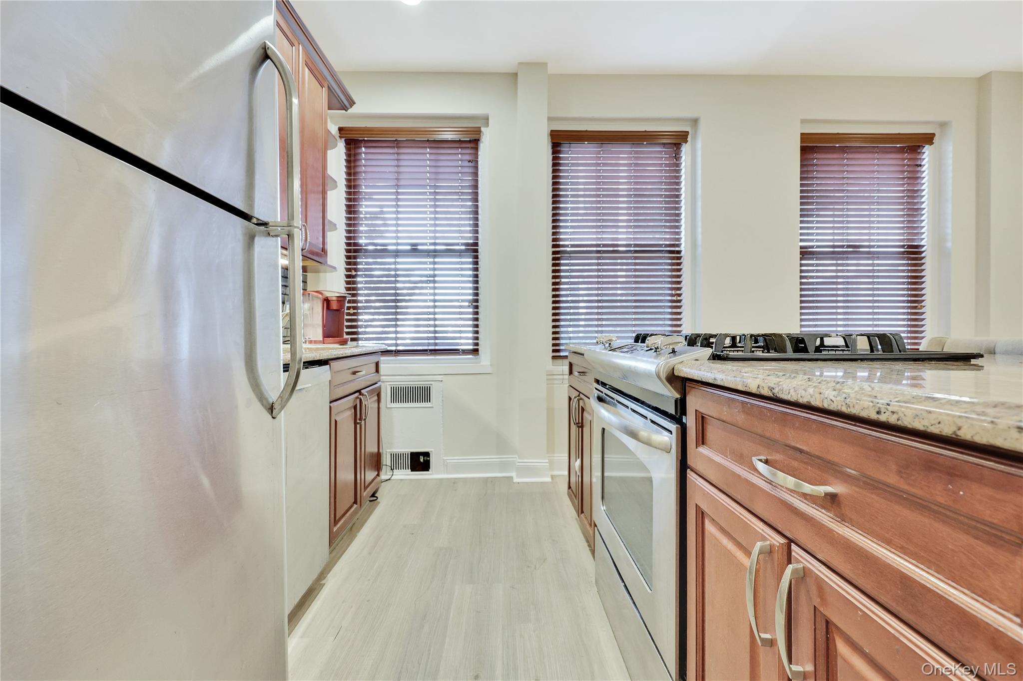 Coop Broadway Nassau County, NY 11598, MLS-975546-16