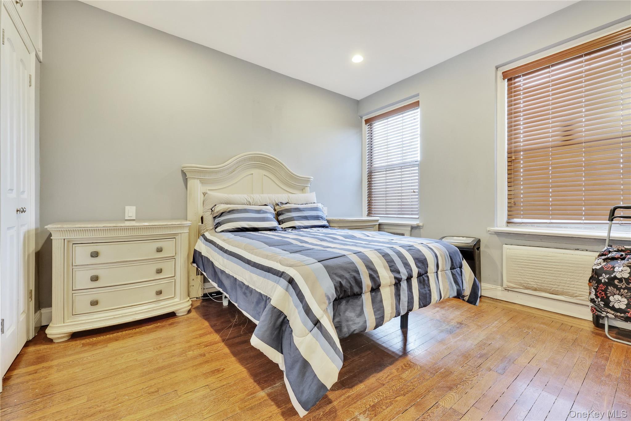 Coop Broadway Nassau County, NY 11598, MLS-975546-19