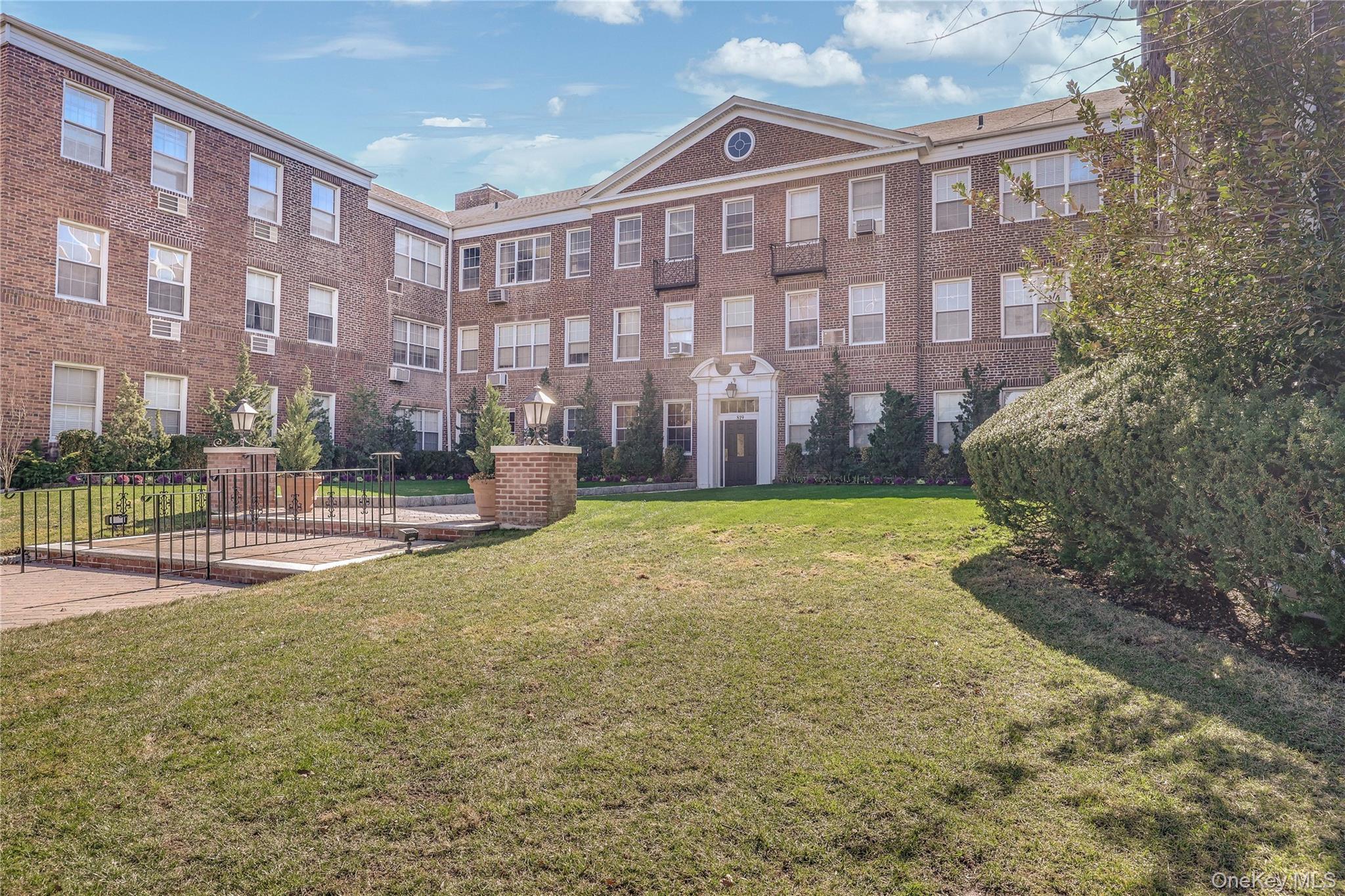 Coop Broadway Nassau County, NY 11598, MLS-975546-21