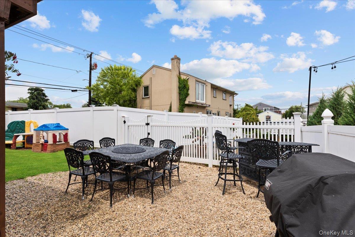 Single Family Barbara  Nassau County, NY 11710, MLS-975547-22