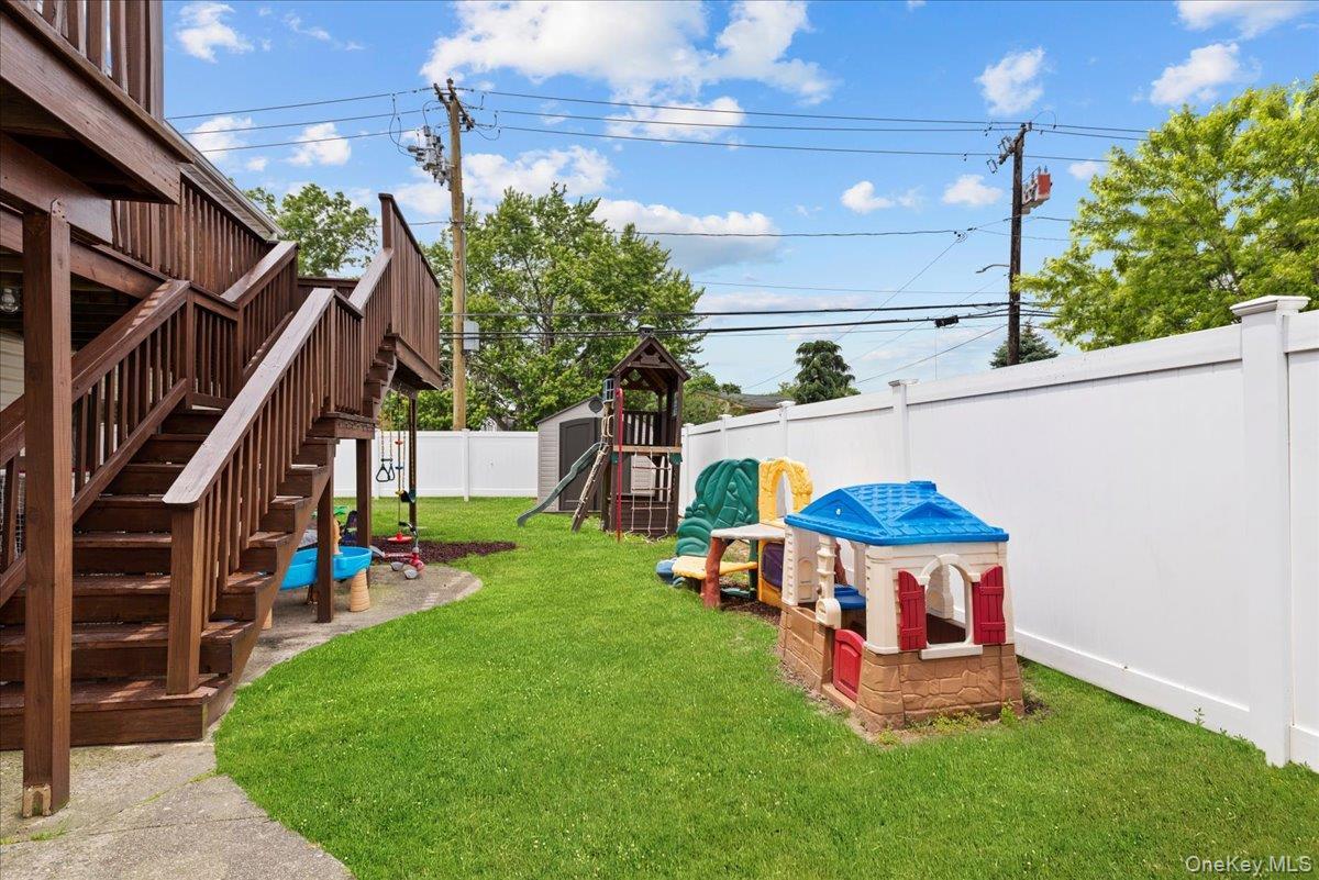 Single Family Barbara  Nassau County, NY 11710, MLS-975547-23
