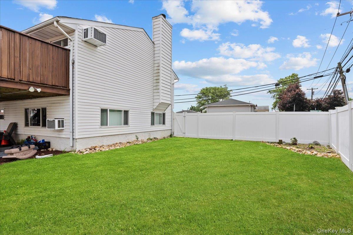Single Family Barbara  Nassau County, NY 11710, MLS-975547-24