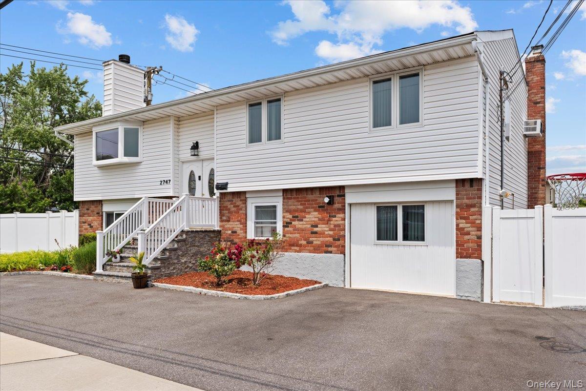 Single Family Barbara  Nassau County, NY 11710, MLS-975547-3