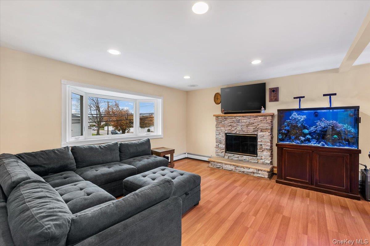 Single Family Barbara  Nassau County, NY 11710, MLS-975547-4