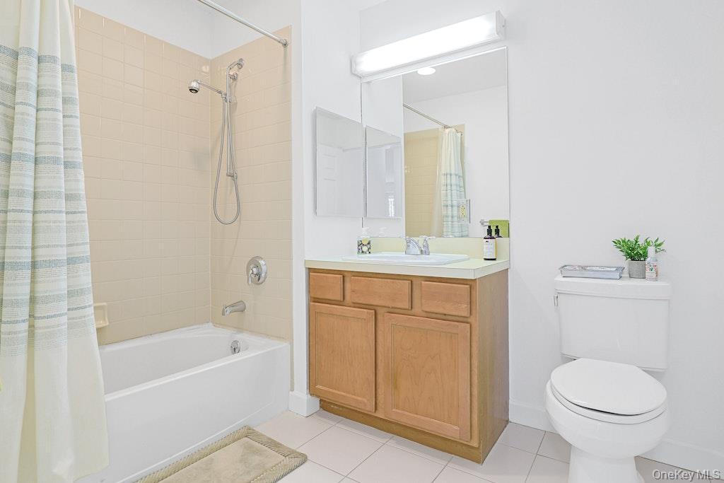 Condo Sutton  Westchester County, NY 10549, MLS-975571-16