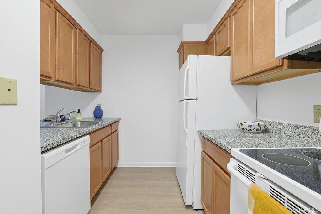 Condo Sutton  Westchester County, NY 10549, MLS-975571-9