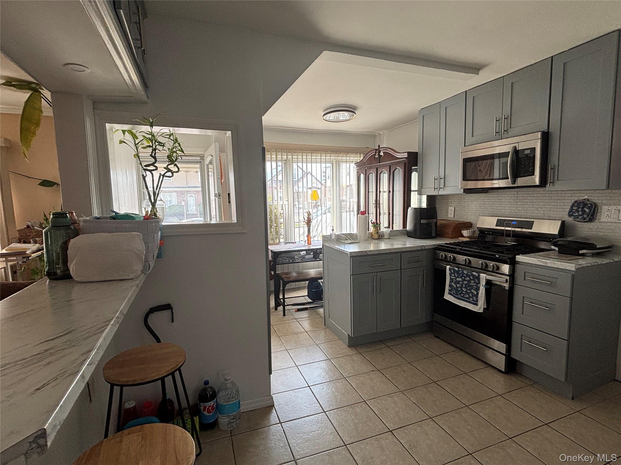 Single Family Catherine  Nassau County, NY 11003, MLS-975597-10