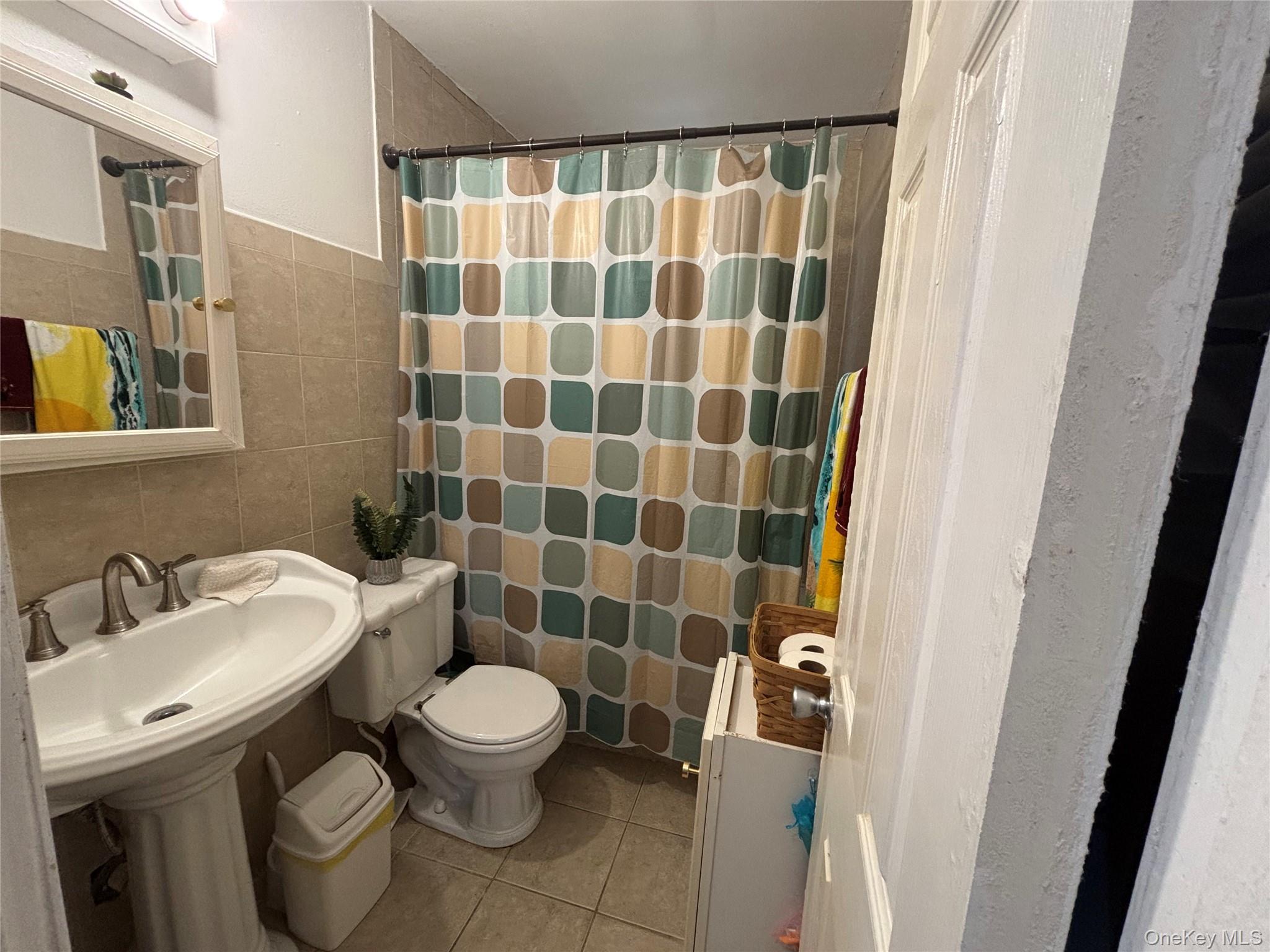 Single Family Catherine  Nassau County, NY 11003, MLS-975597-16