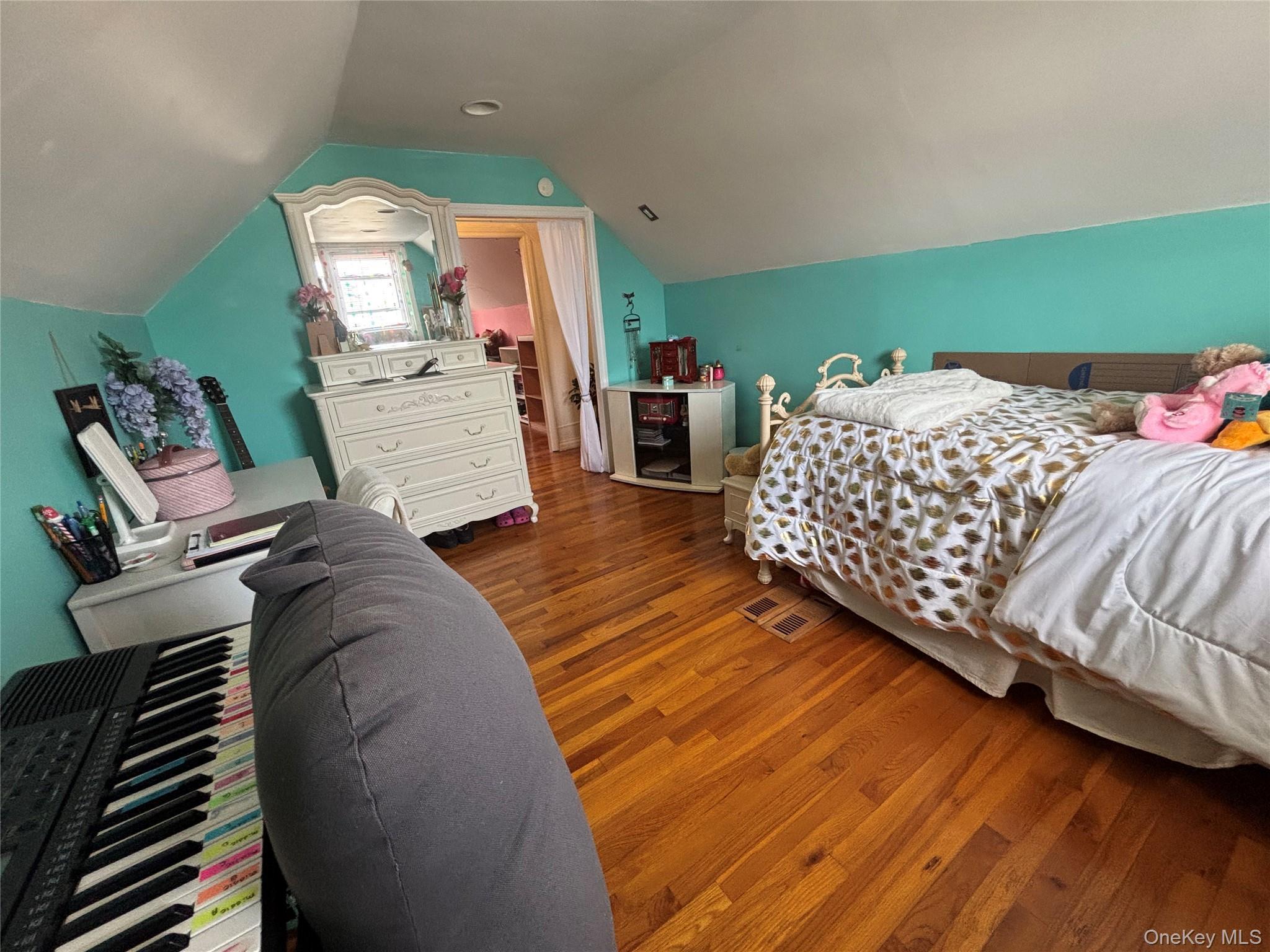 Single Family Catherine  Nassau County, NY 11003, MLS-975597-23