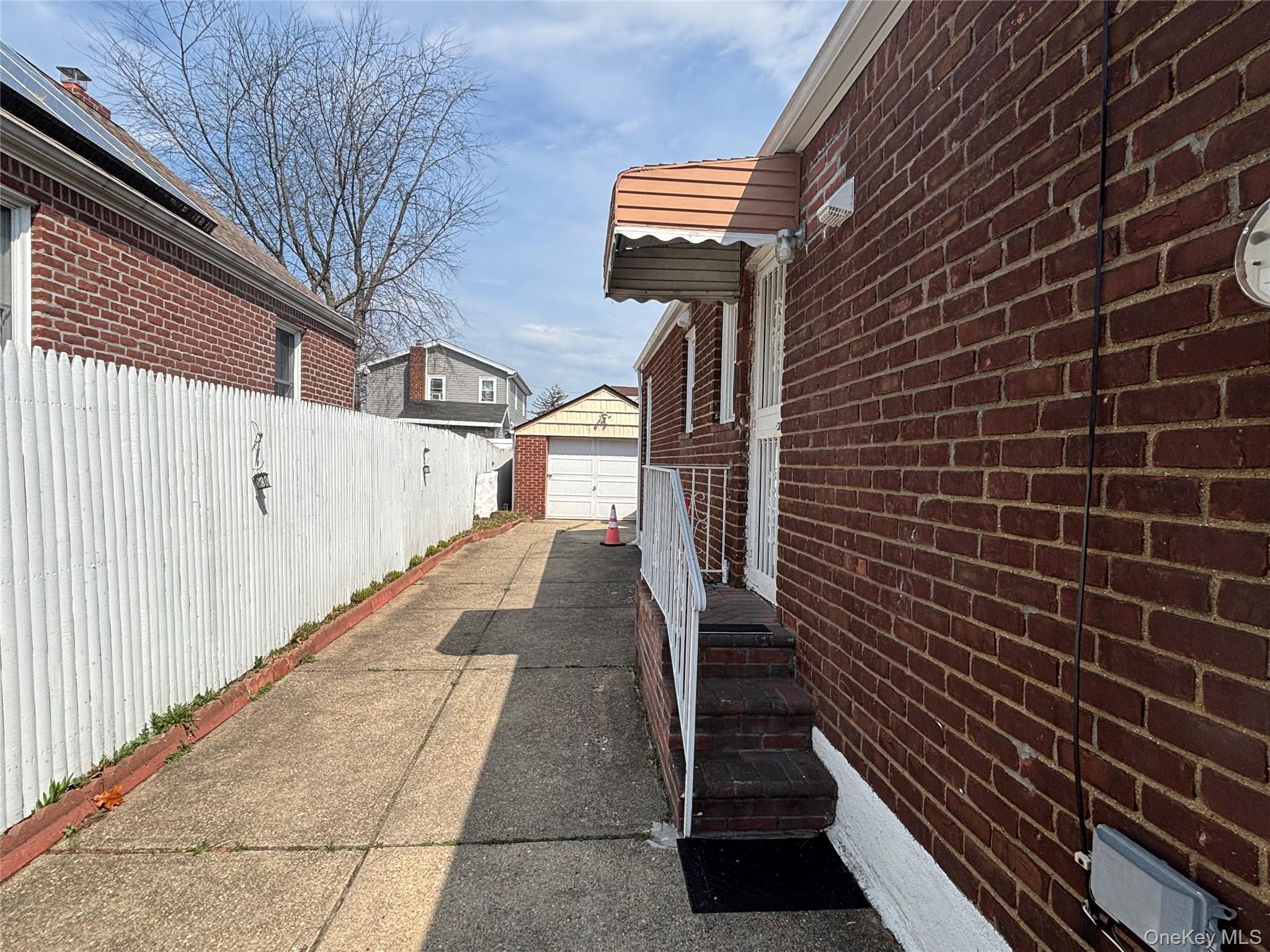 Single Family Catherine  Nassau County, NY 11003, MLS-975597-4