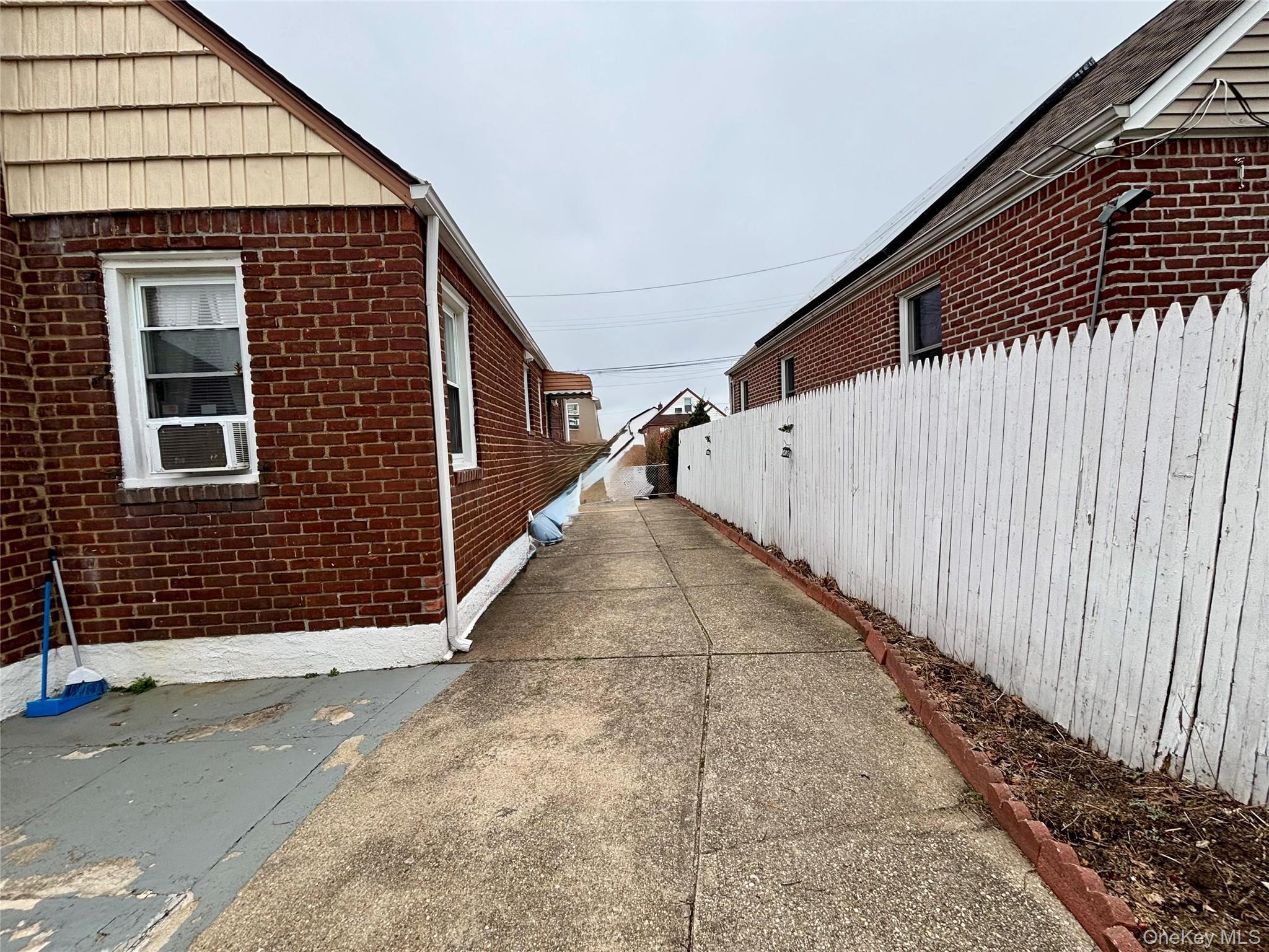 Single Family Catherine  Nassau County, NY 11003, MLS-975597-7