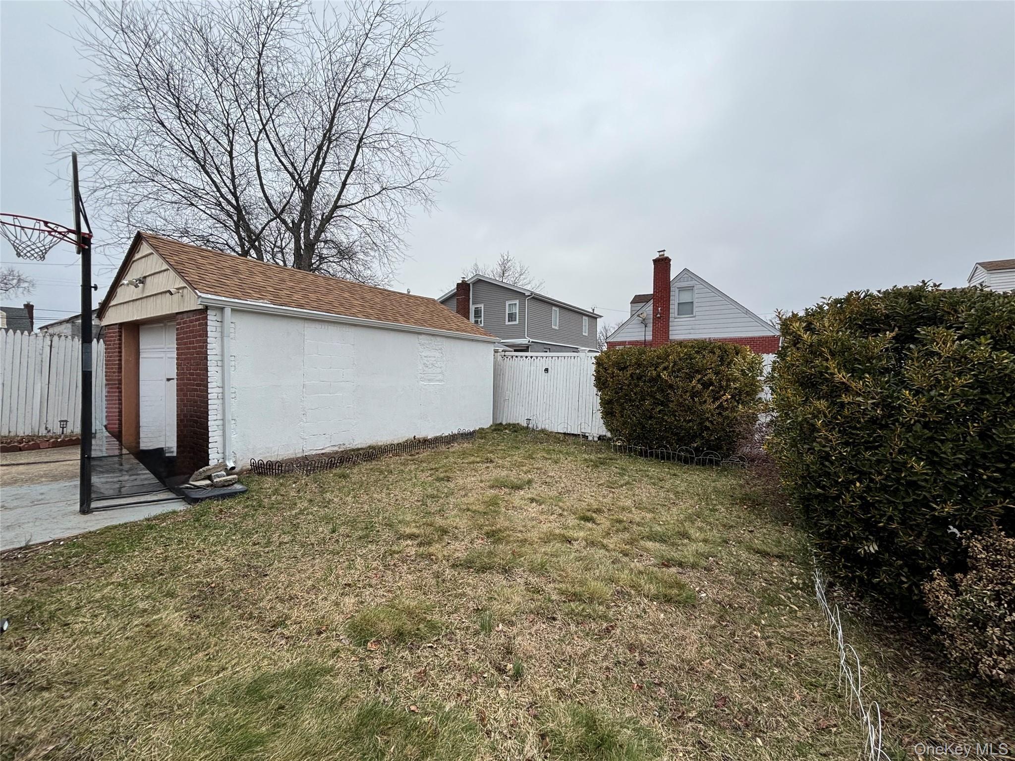 Single Family Catherine  Nassau County, NY 11003, MLS-975597-8