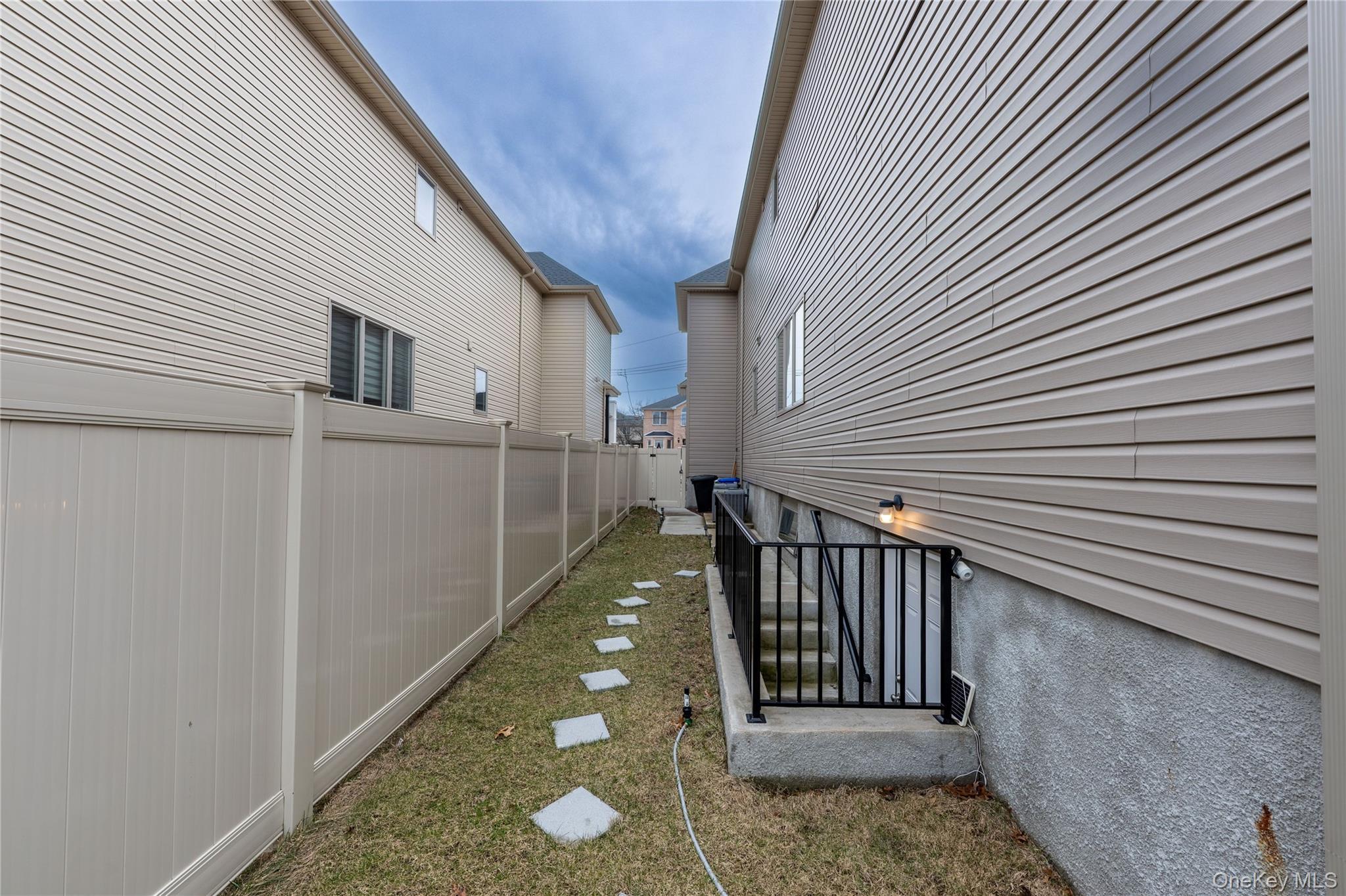 Single Family Sanford  Staten Island, NY 10307, MLS-975618-50