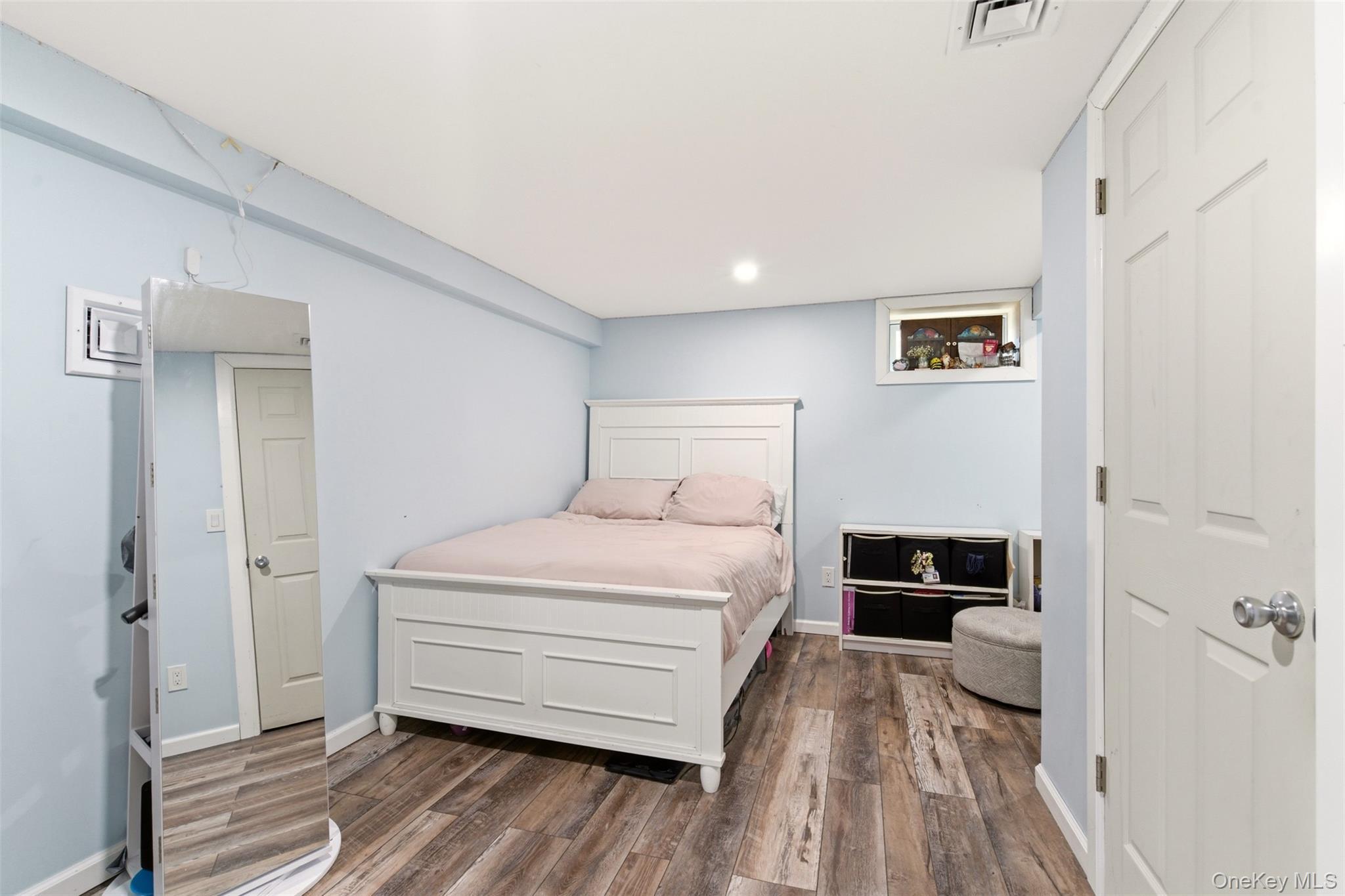 Single Family 4th  Suffolk County, NY 11731, MLS-975619-16