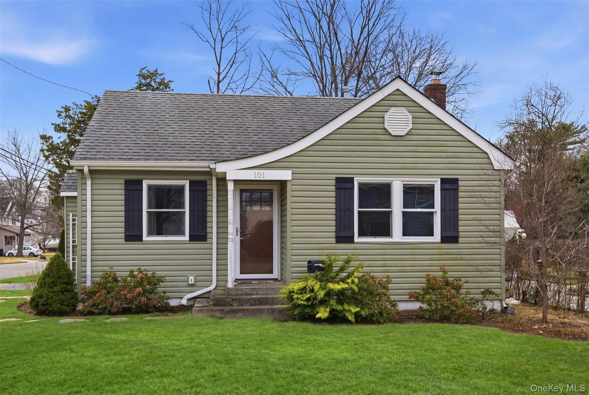 Single Family 4th  Suffolk County, NY 11731, MLS-975619-2