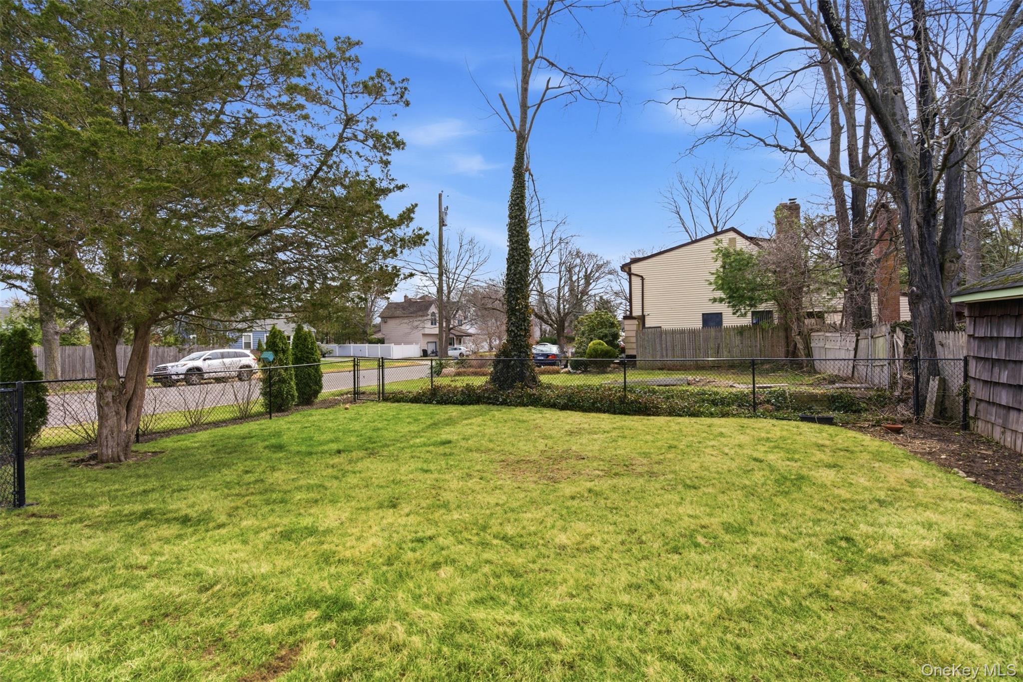 Single Family 4th  Suffolk County, NY 11731, MLS-975619-25