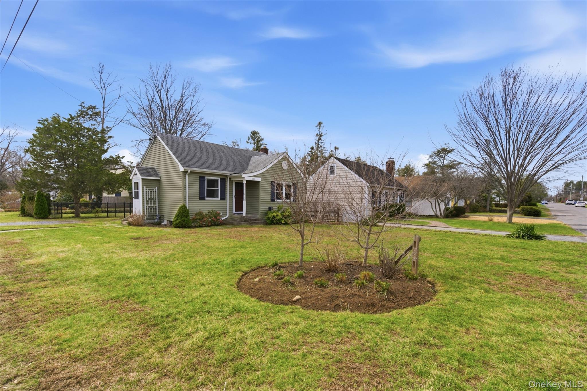 Single Family 4th  Suffolk County, NY 11731, MLS-975619-3