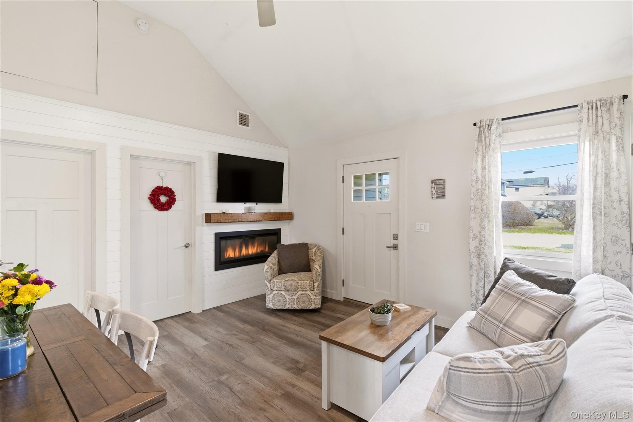 Single Family 4th  Suffolk County, NY 11731, MLS-975619-4