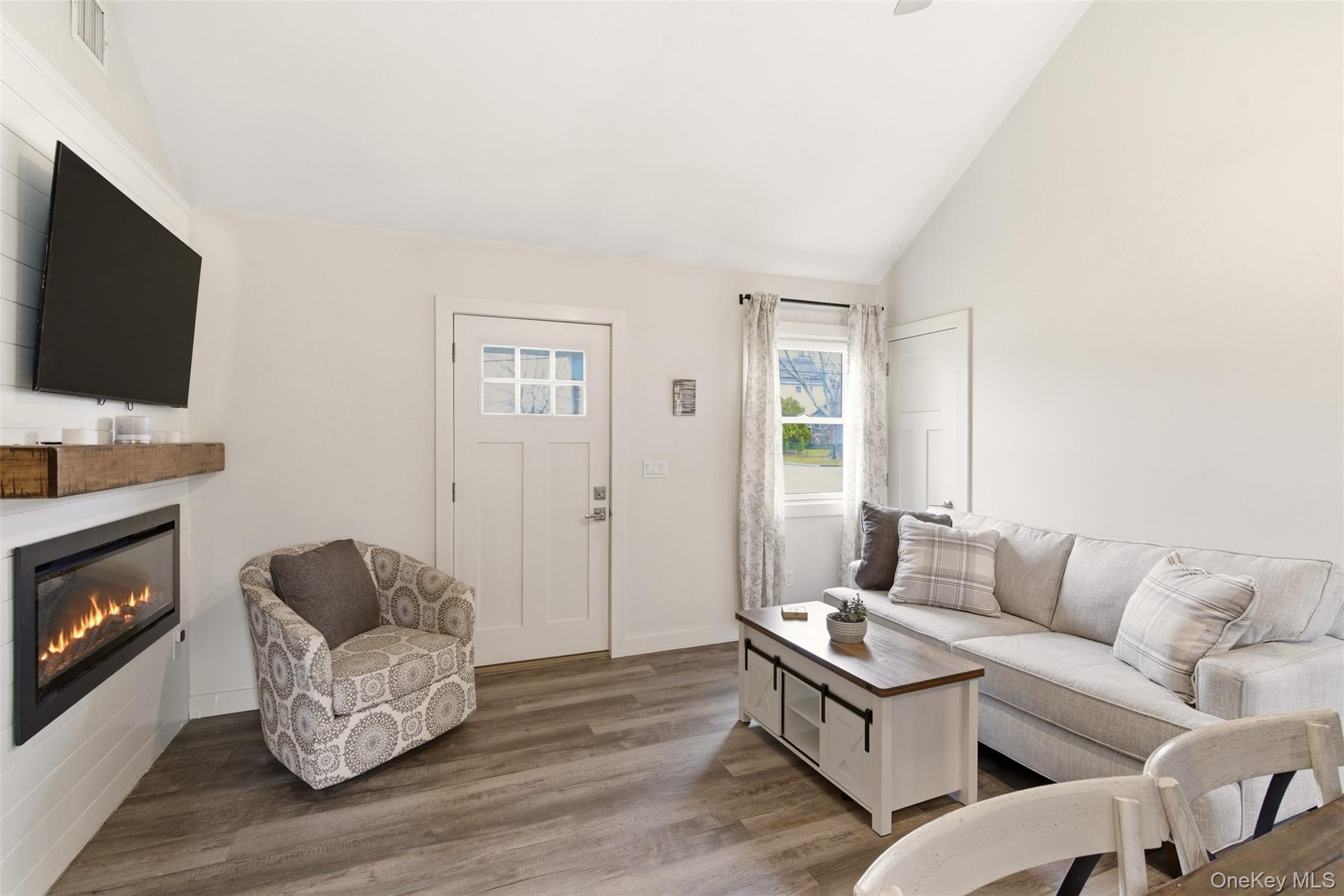 Single Family 4th  Suffolk County, NY 11731, MLS-975619-5