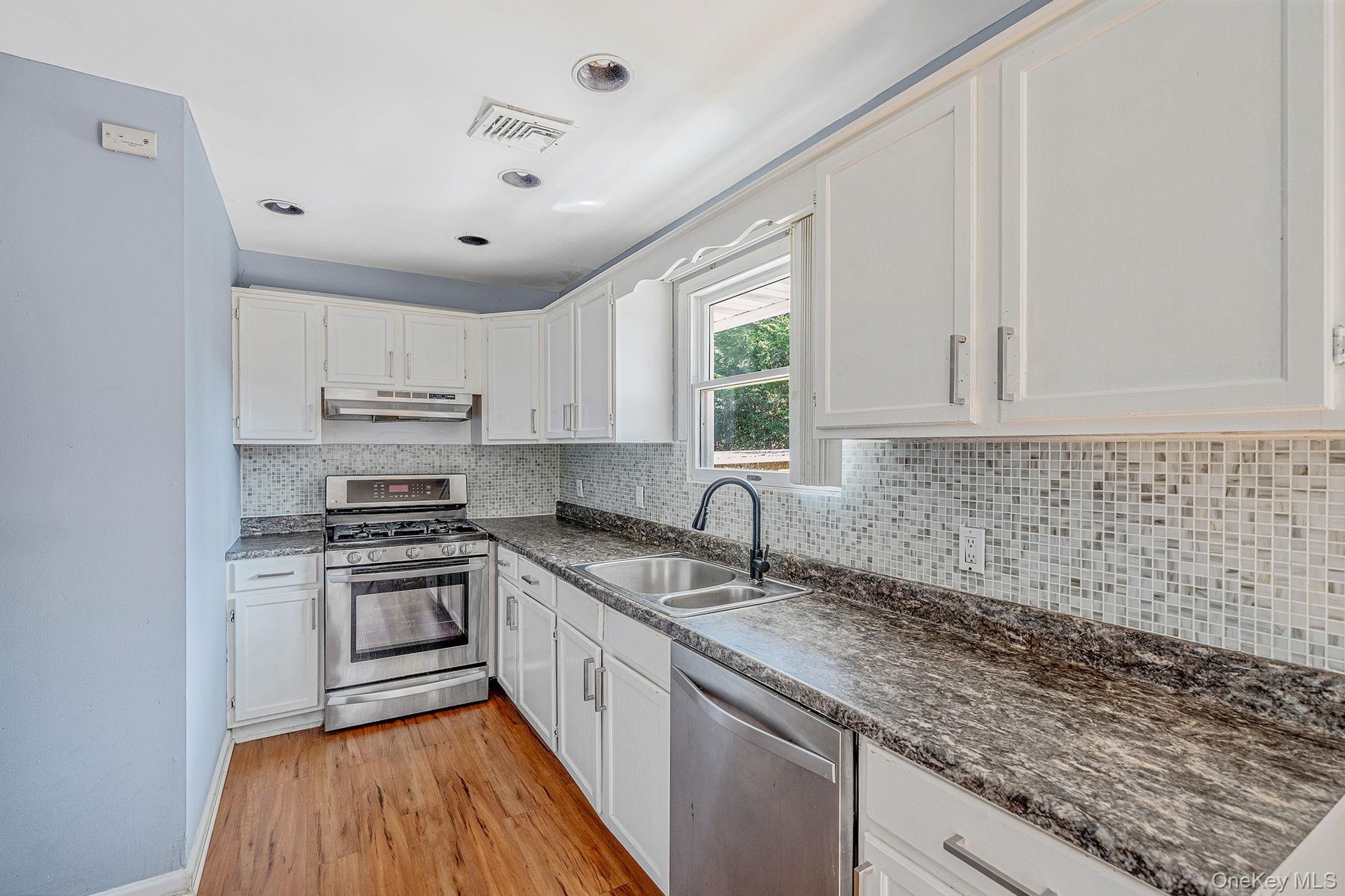 Single Family Buchanan  Suffolk County, NY 11727, MLS-975642-41