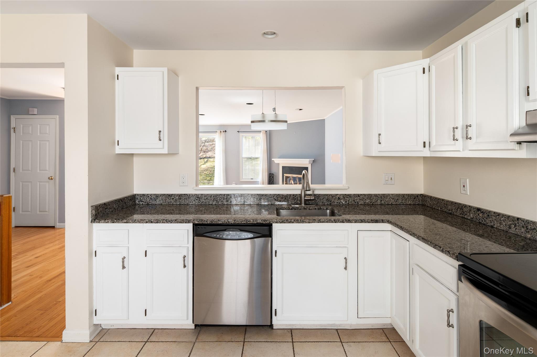 Single Family Regent  Westchester County, NY 10549, MLS-975699-10