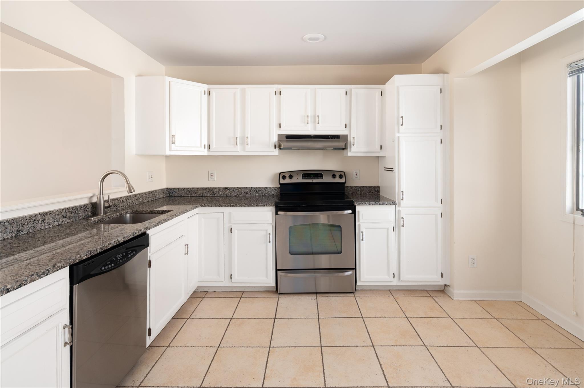 Single Family Regent  Westchester County, NY 10549, MLS-975699-8