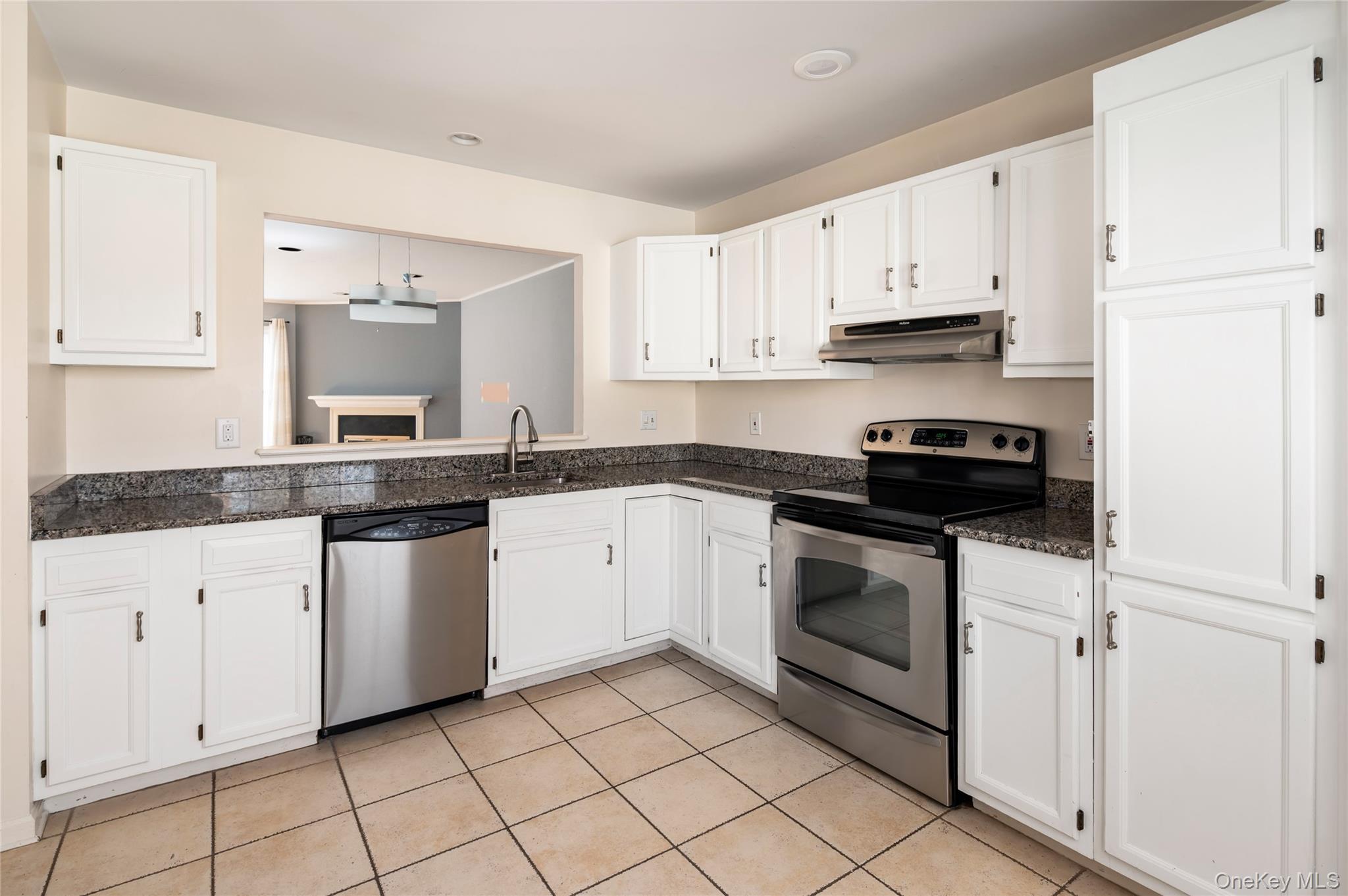 Single Family Regent  Westchester County, NY 10549, MLS-975699-9