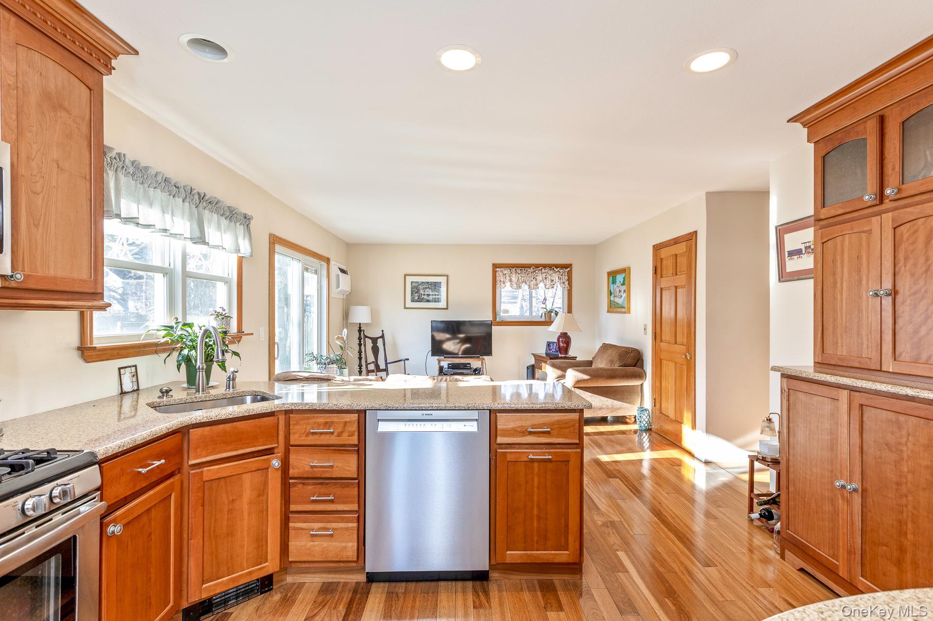 Single Family Oak  Suffolk County, NY 11763, MLS-975705-4