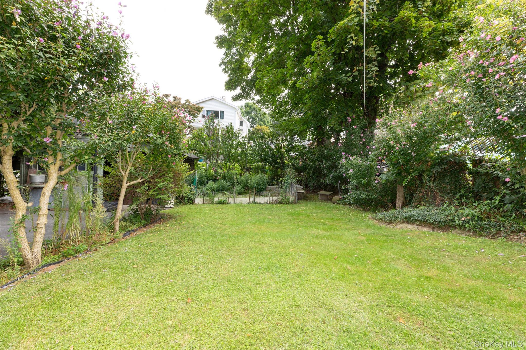 Single Family Willett  Westchester County, NY 10573, MLS-975721-28