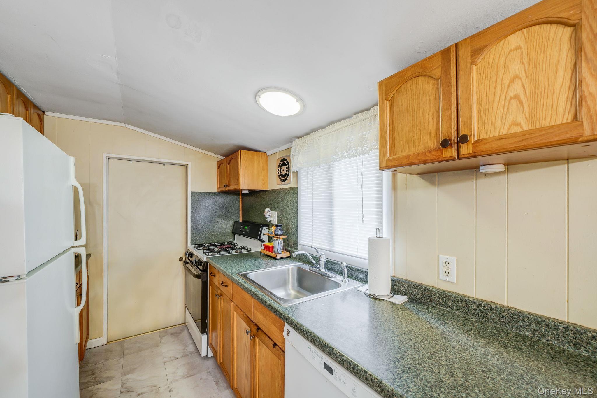 Single Family Rosemont  Suffolk County, NY 11738, MLS-975733-10